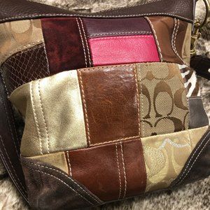 COACH Brown Patchwork Shoulder Bag. Perfect for fall 🍁🍂🎃